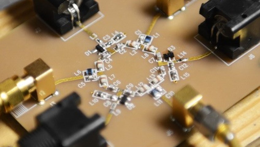 A simple new circuit design could double cellular and WiFi bandwidth