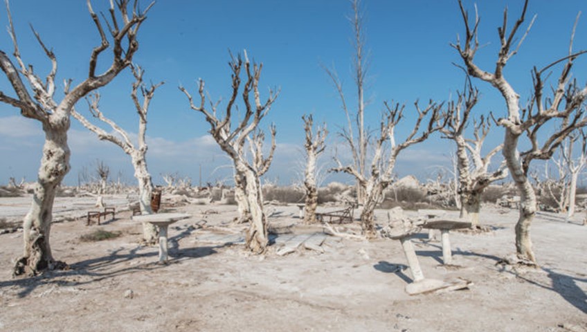 This Ghostly Town Spent 25 Years Underwater Before Resurfacing